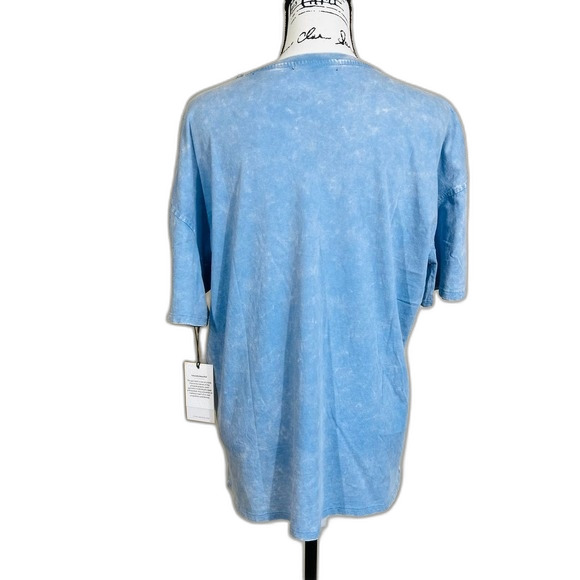 7 for all mankind  light blue tee women  distressed front pocket tee size M boho - Picture 2 of 13